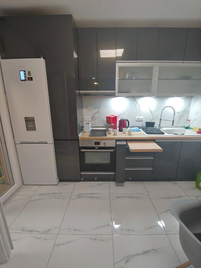 New!90Sqm10Minairport2Bedrooms Солун Екстериор снимка
